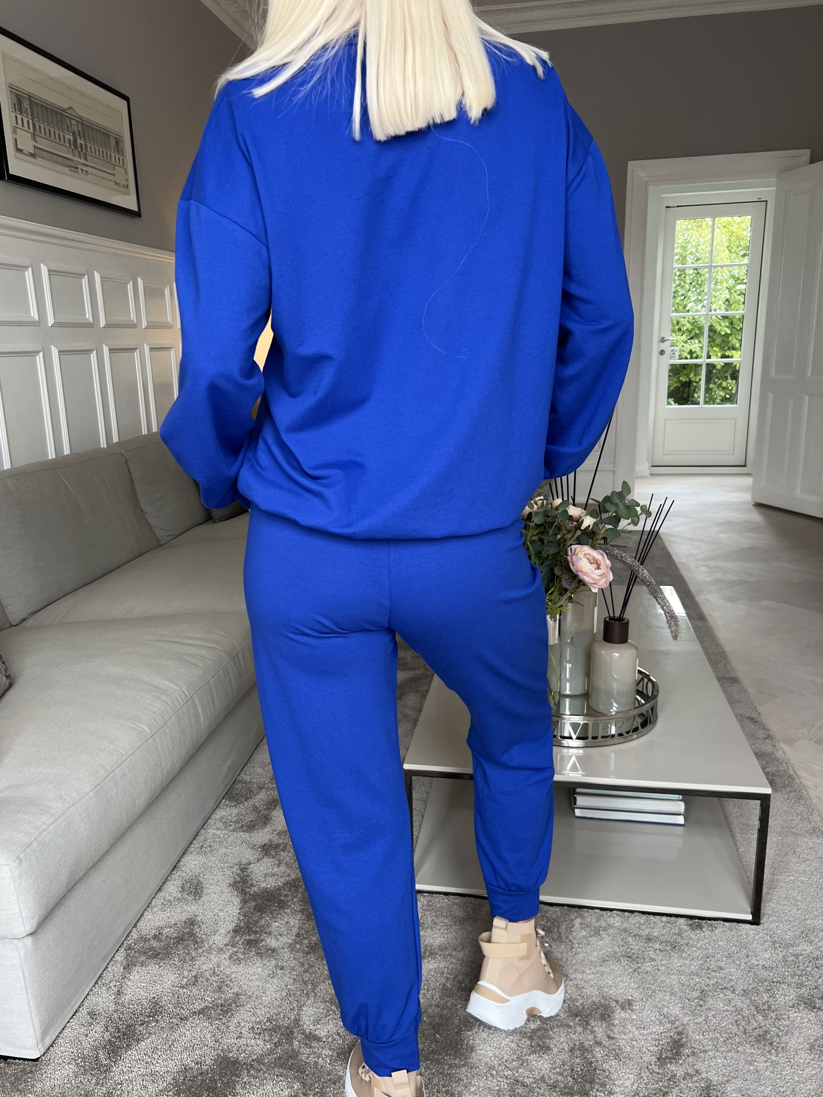 Noelle - Snyggt joggingset med skrift över bröstet